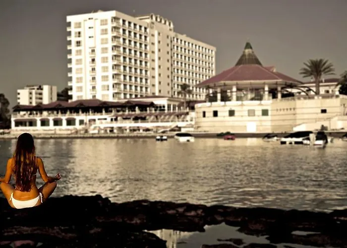 ホテル Salamis Bay Conti