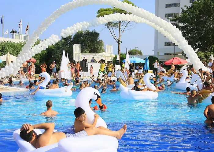 ホテル Salamis Bay Conti 5*